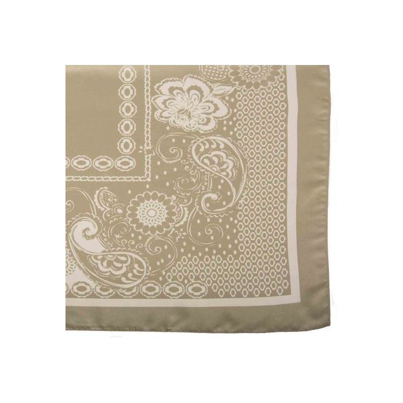 Pañuelo adornos beige Lenço com enfeites em tons de bege