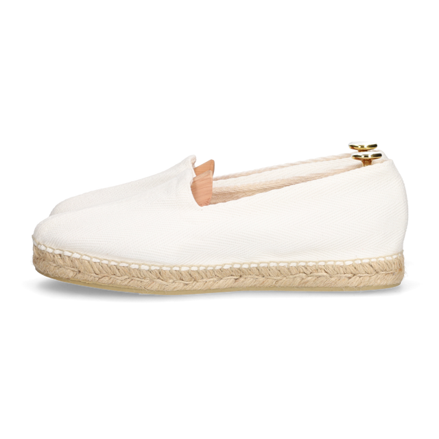 WHITE WHITE EAR OF WHITE CRUST