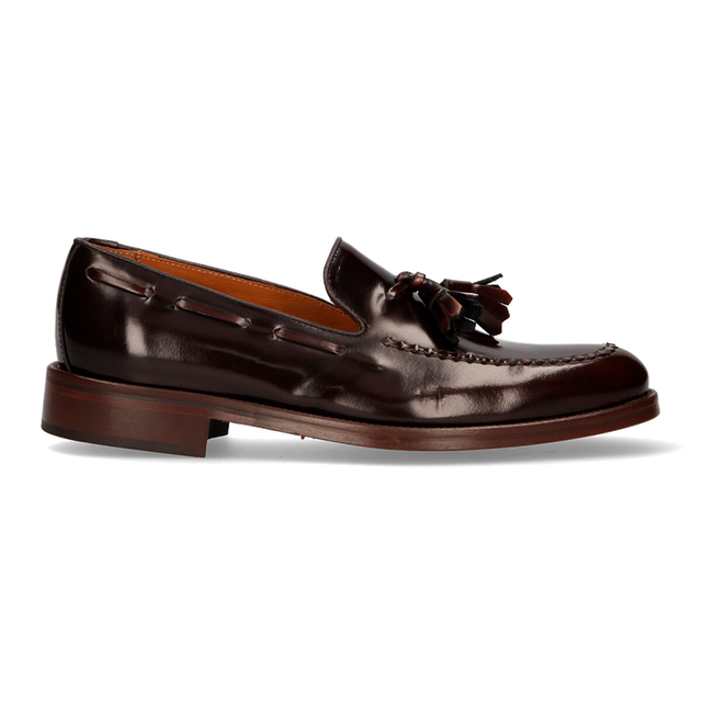 Ruban touffeté et pompons en cuir