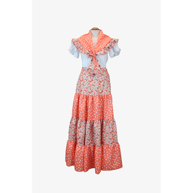 Poppy Set in Salmon Combined with Flowers