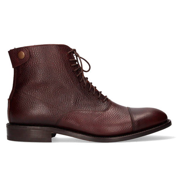 BOOT WITH BROWN ENGRAVED FLOWER, STRAIGHT PATTERN
