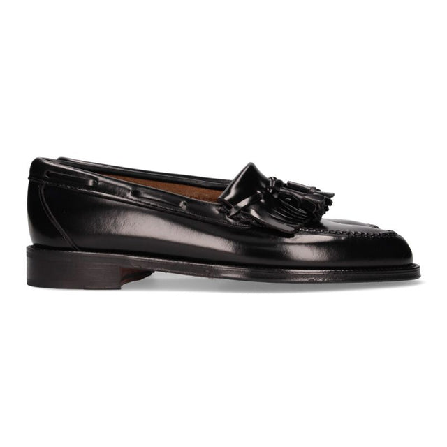 Black Tassel and Fringes Tuft