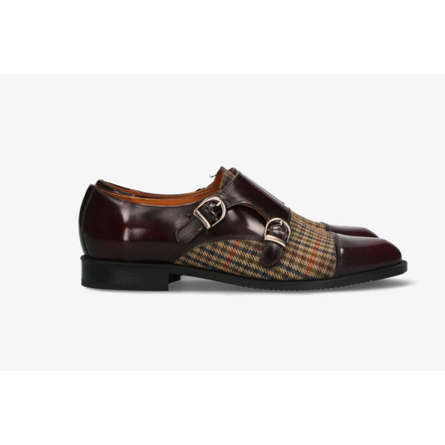 Two Buckles Antique Burgundy-Houndstooth Tuft