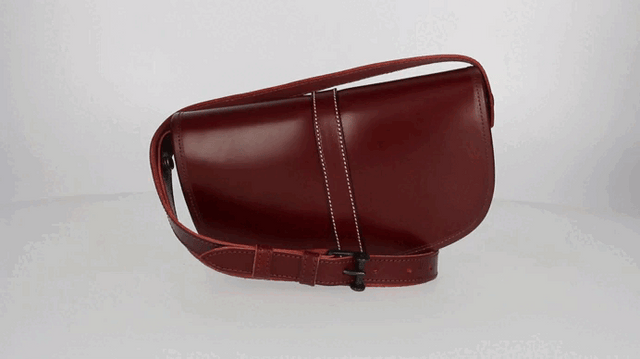 SAC BANANE EN CUIR AVEC BANDE CERISE