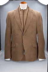 Americana con chaleco camel