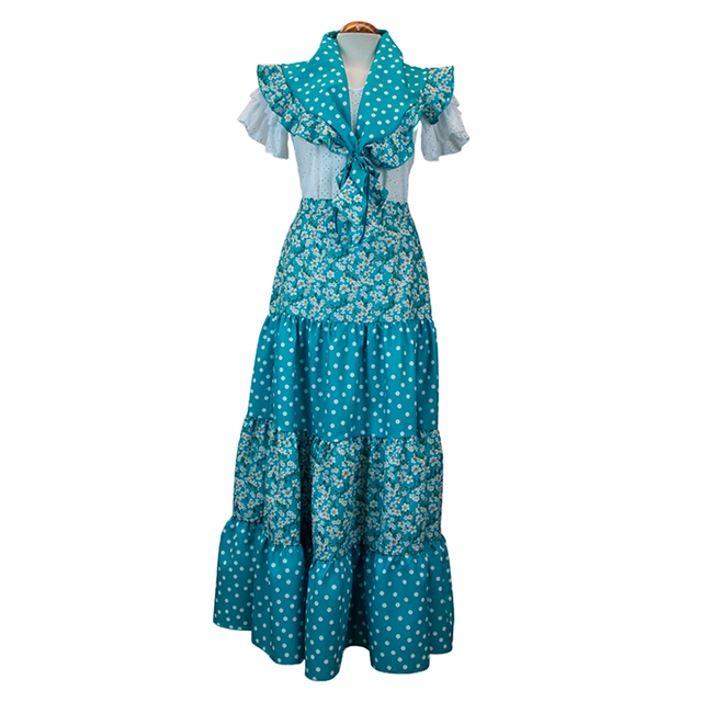 Poppy Set in Green Combined with Flowers