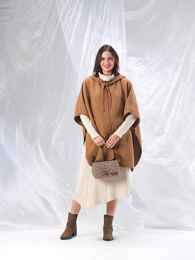 PONCHO BUFANDA TAUPE – Roberto Garrudo