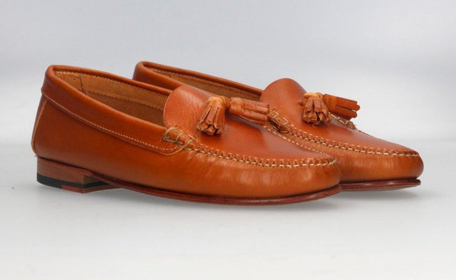 Mocasín con Borlas Vaqueta Natural
