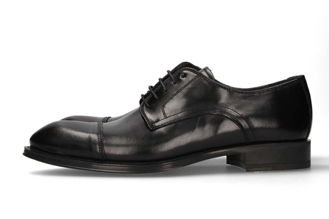 Blucher Cordones Negro con Corte En La Pala