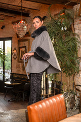 Poncho cuello pelo gris