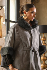 Poncho cuello pelo gris