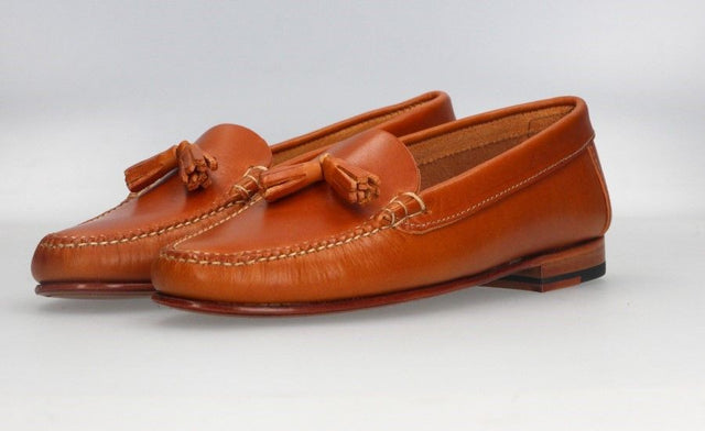 Mocasín con Borlas Vaqueta Natural