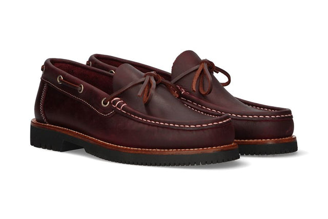 Mocasin con lazos burdeos